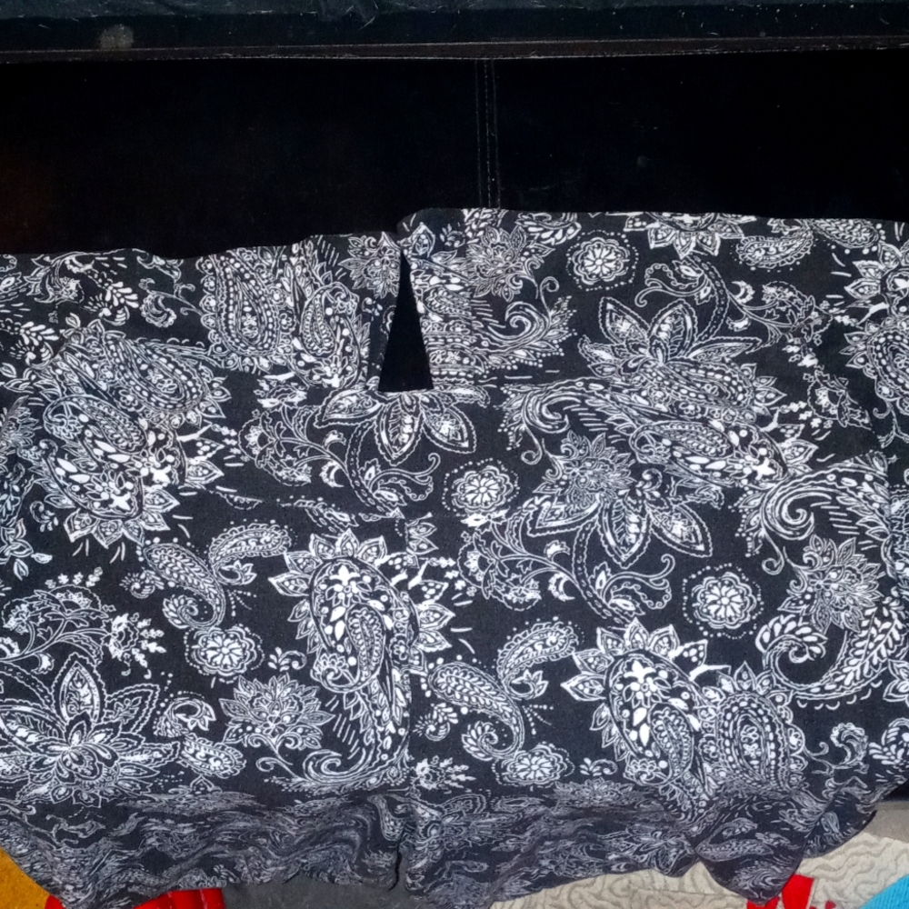 No Boundaries flare pants black & white flower print